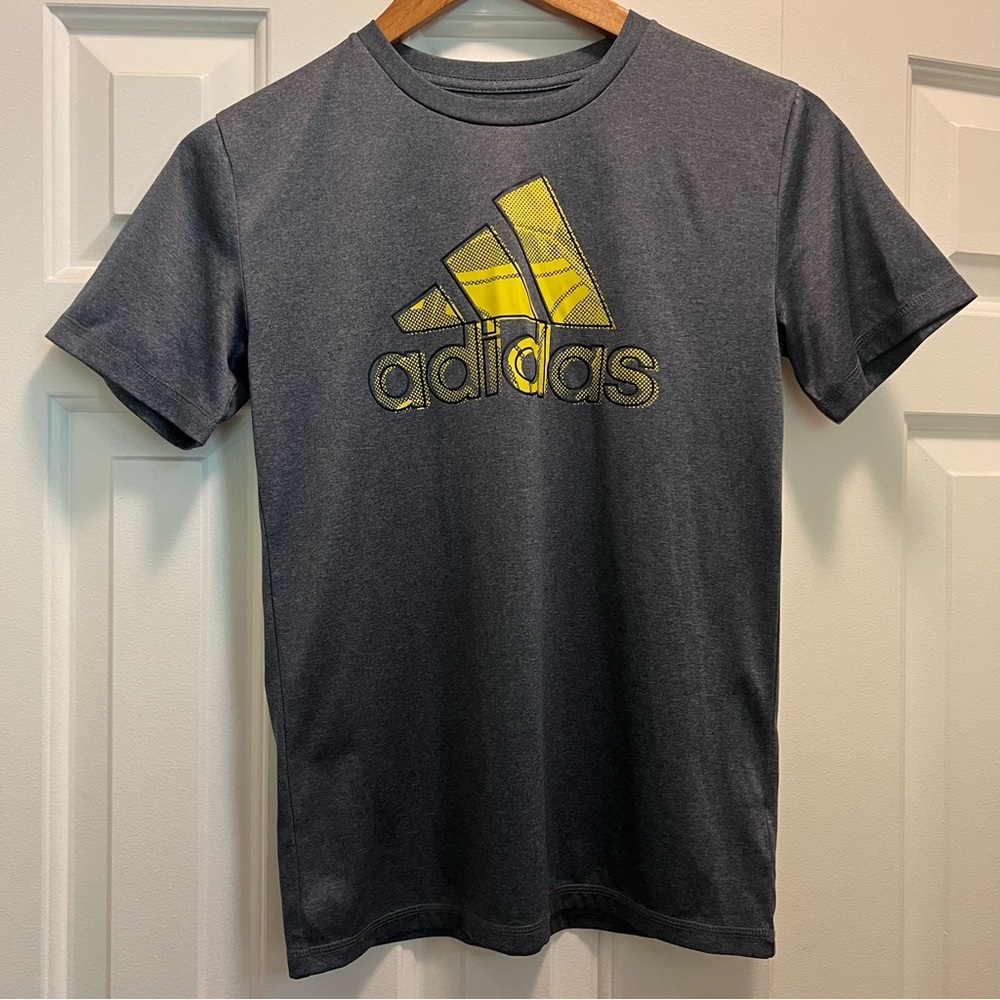 Adidas Boys Youth M 10-12 Gray Short Sleeve T-Shirt with Yellow and Black Logo